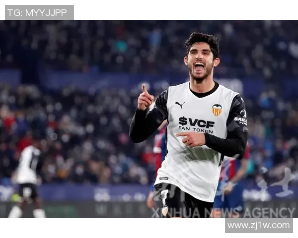 巴伦西亚球员受伤下场，球队遭遇困境但仍力争奋斗